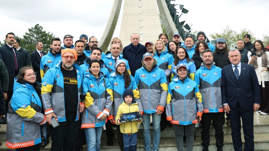 Erdoğan Doğu-Batı dostluk grubunu uğurladı