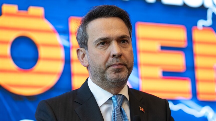 Bakan Bayraktar, güneş enerjisinin yıl sonunda elektrik kurulu gücünde zirveye çıkacağını bildirdi