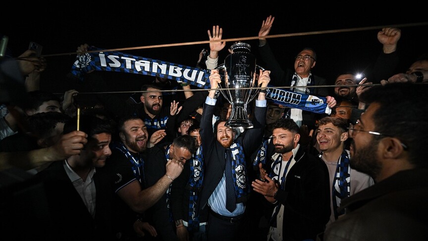 Süper Lig'e yükselen Erzurumspor FK, başarısını İstanbul Boğazı'nda kutladı