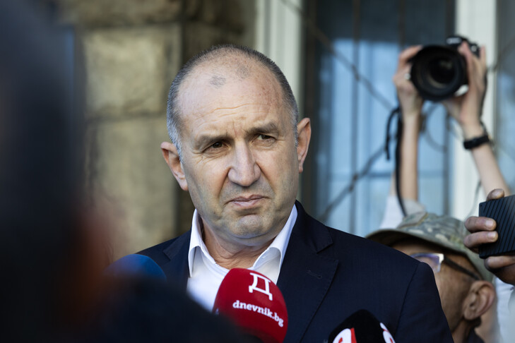Bullgari  fituesi i zgjedhjeve Radev merr mandatin për formimin e qeverisë së re