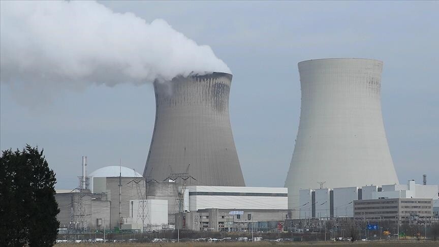 Japonya'daki nükleer reaktör, türbin yakınında buhar kaçağı nedeniyle faaliyetlerini askıya aldı