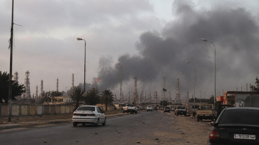 Libya'da silahlı grupların çatışması nedeniyle Zaviye Petrol Rafinerisinde çalışmalar durduruldu