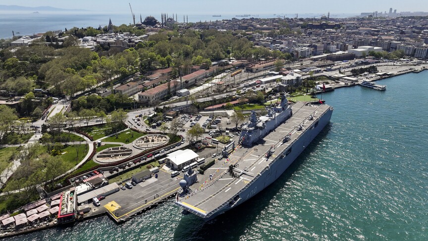 TCG Anadolu, SAHA 2026 kapsamında İstanbul'da vatandaşların ziyaretine açıldı