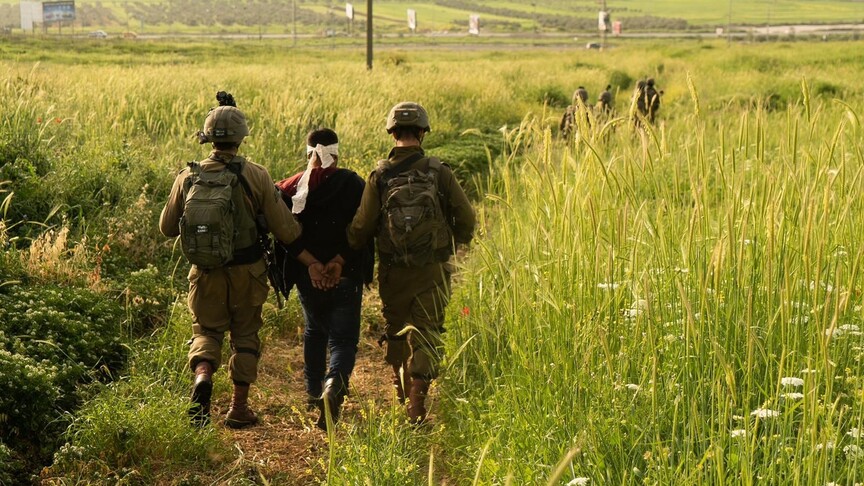 Israeli army detains 2 Palestinians, injures 4 others in West Bank raids