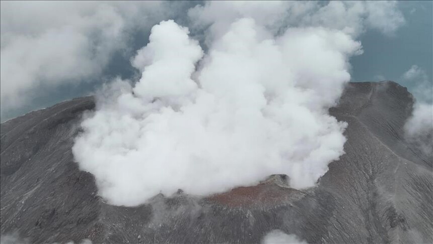 Indonezia nxiton të shpëtojë dhjetëra alpinistë pasi shpërthimi i vullkanit la 3 të vdekur