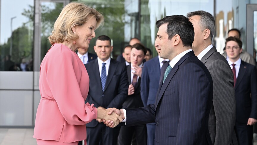 Mbretëresha Mathilde e Belgjikës mbërrin në Stamboll me delegacionin e misionit ekonomik