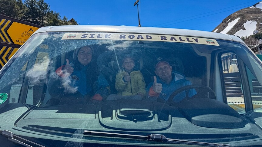 Alman aile, tatil yerine çocuklarıyla 19 bin kilometrelik İpek Yolu Rallisi'ni seçti