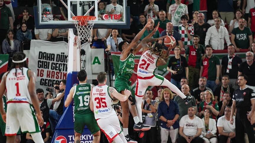Karşıyaka "son saniyede" Basketbol Süper Ligi'ne tutundu