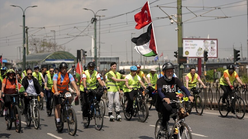 Küresel Sumud Filosu'na destek için pedallar İstanbul'da çevrildi