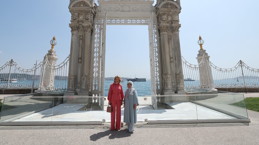 Emine Erdoğan, Kraliçe Mathilde'yi Dolmabahçe Sarayı'nda ağırladığı görüntüleri paylaştı