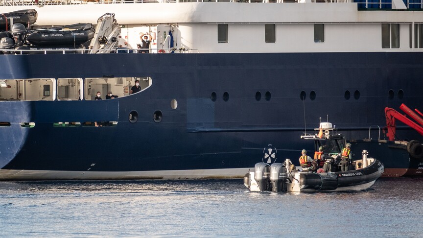 Hantavirüs vakalarının olduğu yolcu gemisi Tenerife'den ayrılarak Rotterdam'a hareket etti