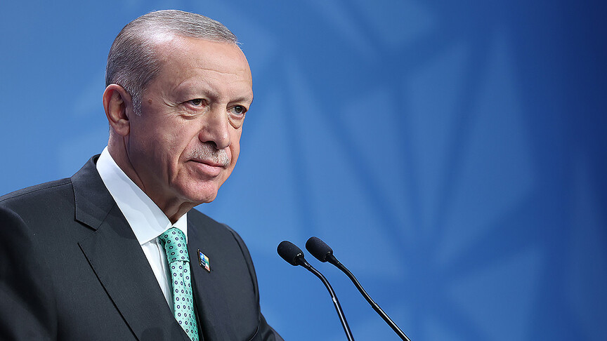 Cumhurbaşkanı Erdoğan'dan Galatasaray Başkanı Özbek ile teknik direktör Buruk'a tebrik telefonu