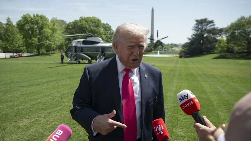 Trump shqyrton zgjerimin e operacionit ushtarak  Liria  mbi Ngushticën e Hormuzit teksa vazhdojnë bisedimet me Iranin