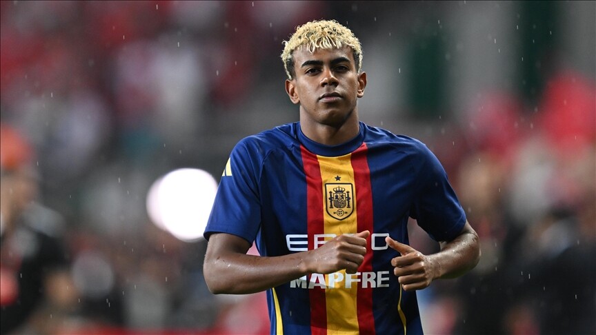 Futbollisti i Barcelonës  Lamine Yamal valëvit flamurin palestinez gjatë festimit