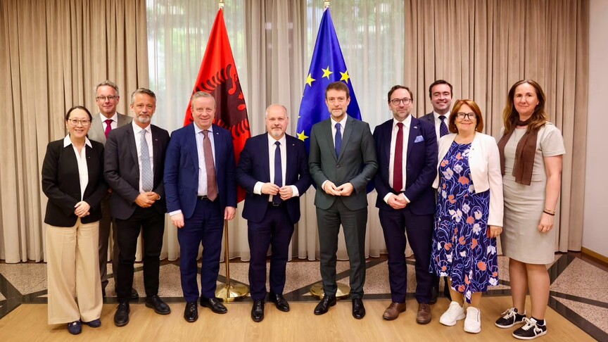 Ministri Hoxha takon delegacionin e Komisionit për Punët e Jashtme të Parlamentit të Suedisë
