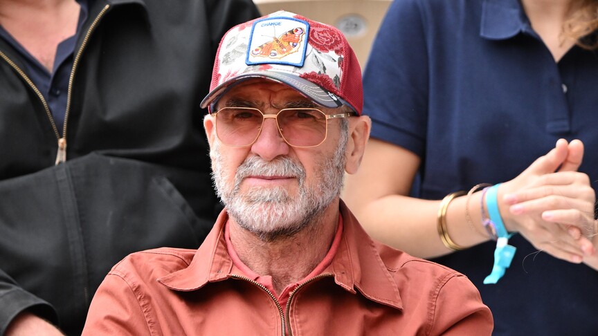 Eric Cantona'dan Mervan Barguti için tasarlanan formaya destek