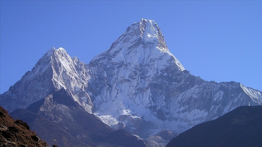 Sherpat hapin rrugën e majës së malit Everest për sezonin e ngjitjes në pranverë