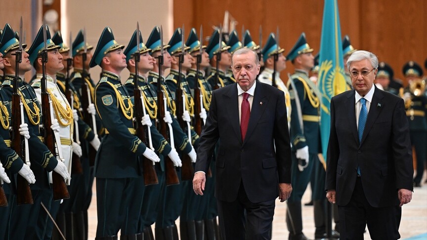 Cumhurbaşkanı Erdoğan, Kazakistan'da resmi törenle karşılandı