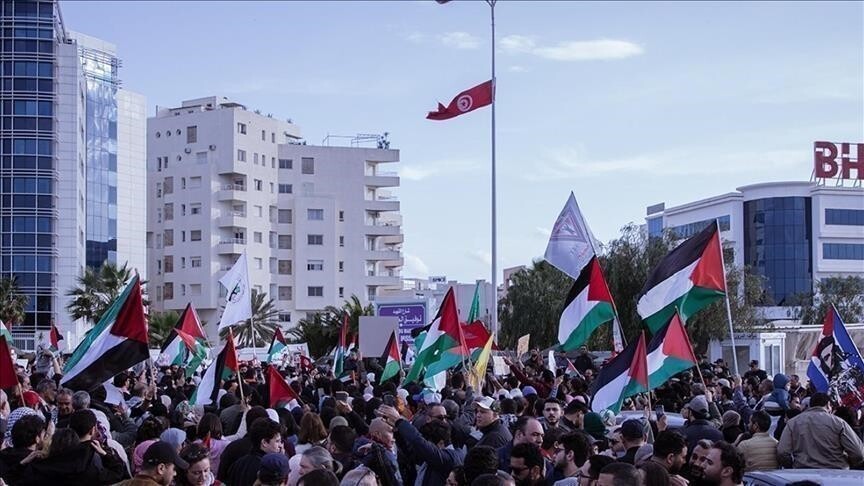 "لا بديل عن البندقية".. مسيرة تجوب شوارع تونس للتذكير بالنكبة