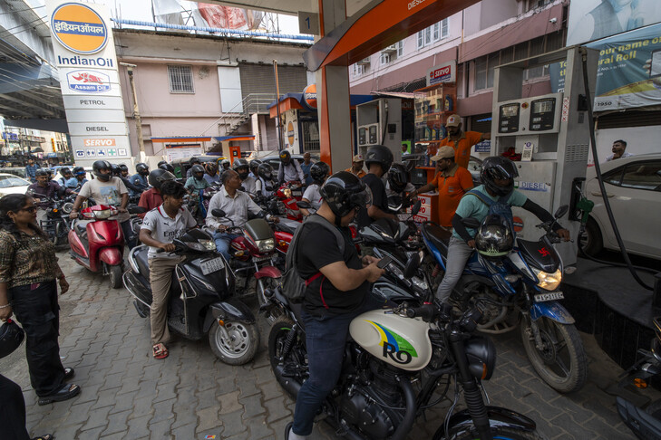 India rrit çmimet e karburantit pas më shumë se 4 vitesh mes goditjes energjetike në Lindjen e Mesme