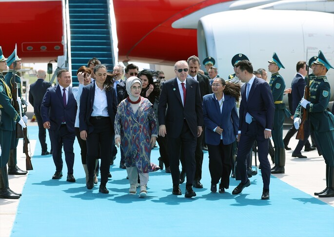 Presidenti Erdogan mbërrin në Turkistan të Kazakistanit për samitin e shteteve turkike