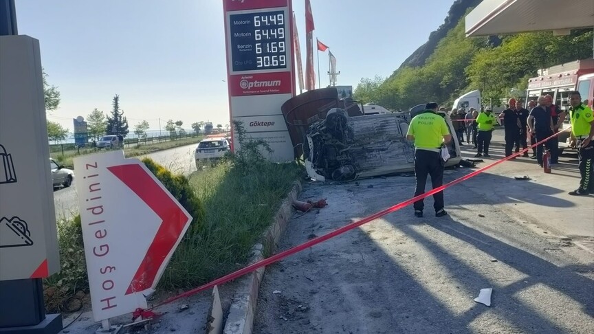 Zonguldak'ta takla atan otomobilin akaryakıt istasyonundaki çocuklara çarpması sonucu 6 kişi yaralandı