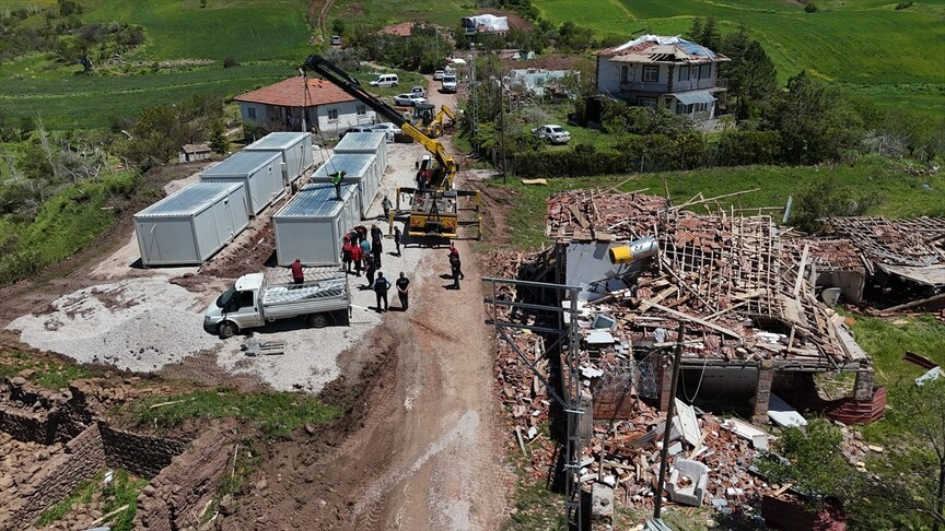 Çorum'da hortum nedeniyle zarar gören köylerde çalışmalar sürüyor