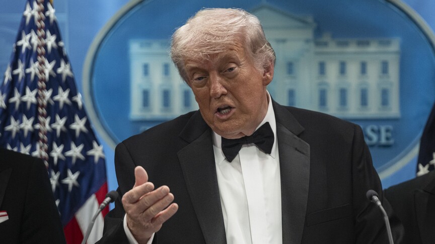 ABD Başkanı Trump, İran'da "her şeyi iki günde yerle bir edebileceklerini" iddia etti