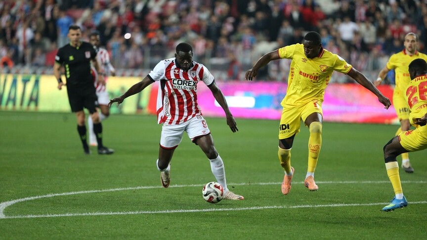 Samsunspor, Göztepe karşısında 3 puanı 3 golle aldı