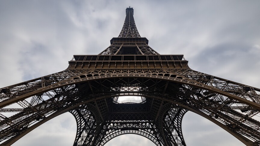 Paris'te Eyfel Kulesi'nde Filistin bayrağı açan 6 kişi gözaltına alındı