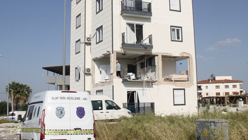 Antalya'da gaz sıkışması nedeniyle evde yaşanan patlamada 1 kişi yaralandı