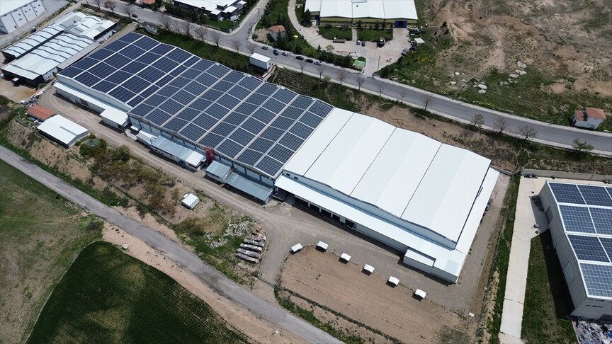 Yozgat'taki çorap fabrikası enerjisini güneşten, suyunun bir kısmını da yağmurdan karşılıyor