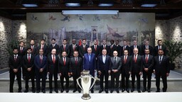 Cumhurbaşkanı Erdoğan Galatasaray Futbol Takımı'nı kabul etti