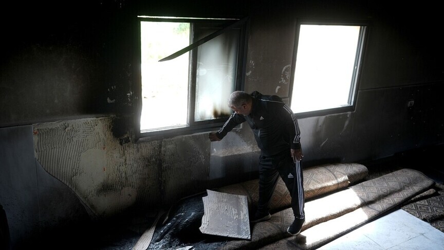 Pushtuesit izraelitë i vunë flakën tokës palestineze në Bregun Perëndimor