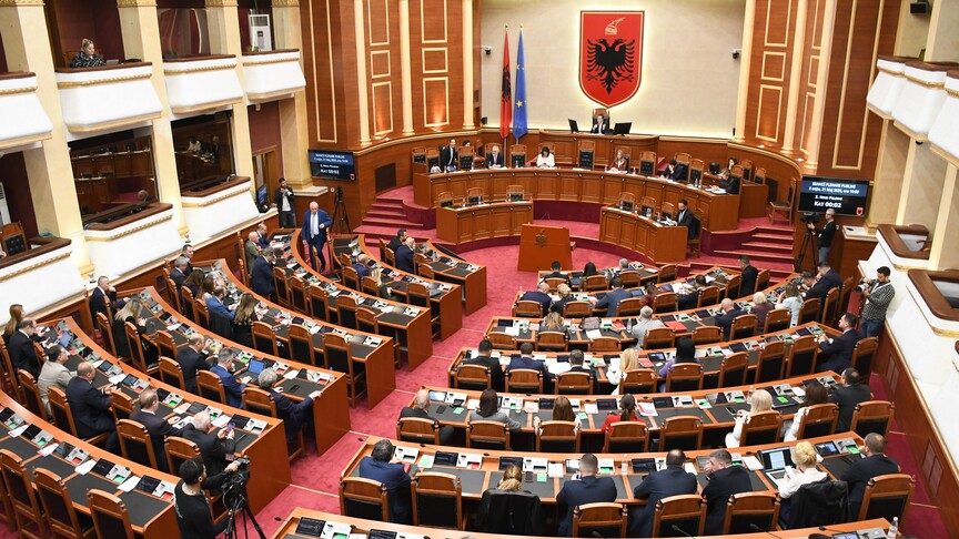 Shtyhet interpelanca me ministrin e Brendshëm mbi çështjet e emigracionit dhe kontrolleve kufitare në Shqipëri