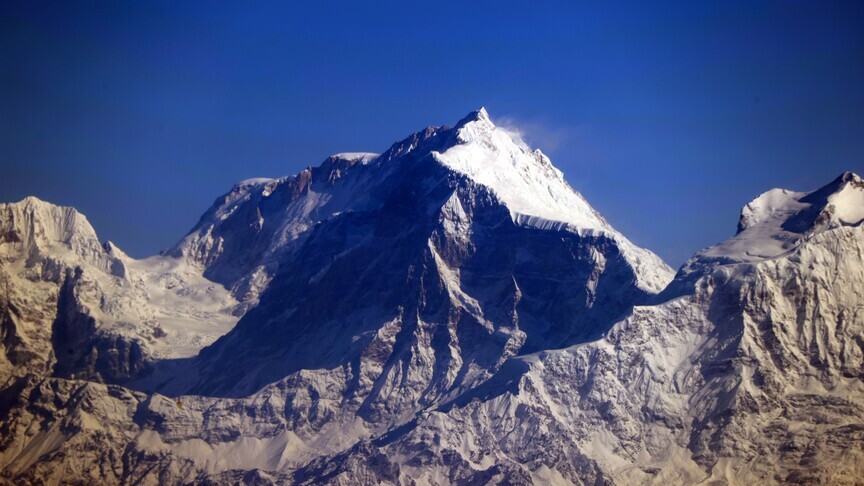 Alpinisti rus me dy amputime ngjitet në Malin Everest