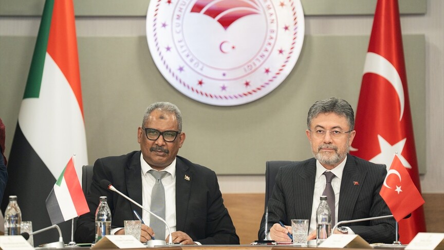 Bakan Yumaklı ve Sudanlı mevkidaşı Guraşi, 16. KEK Toplantı Tutanağı İmza Töreni'ne katıldı