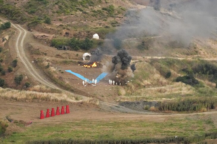 Dronët kamikazë të firmës turke STM kryejnë sulmin e parë në botë në tufë me armë zjarri në stërvitje ushtarake