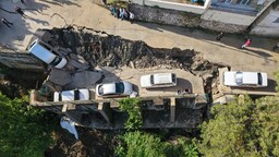 Hatay'da sağanak nedeniyle ev ve yol çöktü, 3 kişi hayatını kaybetti