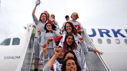 Участники флотилии Global Sumud рассказали об израильском насилии после задержания