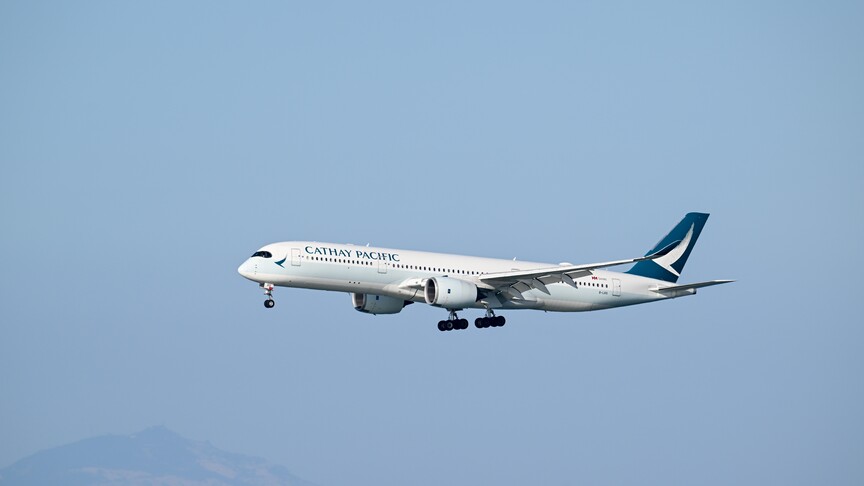 Cathay Pacific uçağının türbülansta ani irtifa kaybetmesi sonucu 10 kişi yaralandı