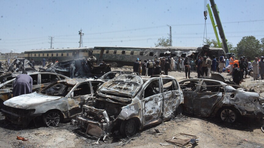 Sulm i dyshuar vetëvrasës ndaj një treni në Pakistan  të paktën 28 të vdekur dhe 90 të plagosur