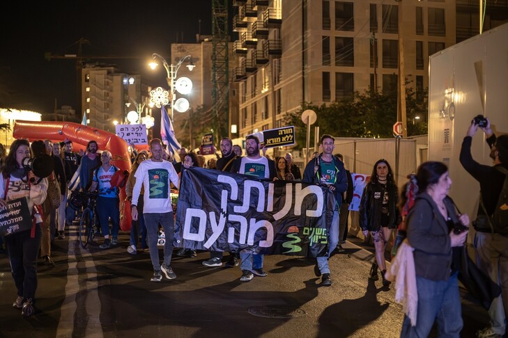 Demonstruesit antiqeveritarë përballen me ndërhyrjen e policisë izraelite gjatë protestës në Kuds