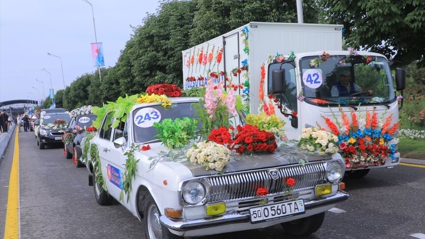 Özbekistan'ın Namangan'da 65. Uluslararası Çiçek Festivali Başladı