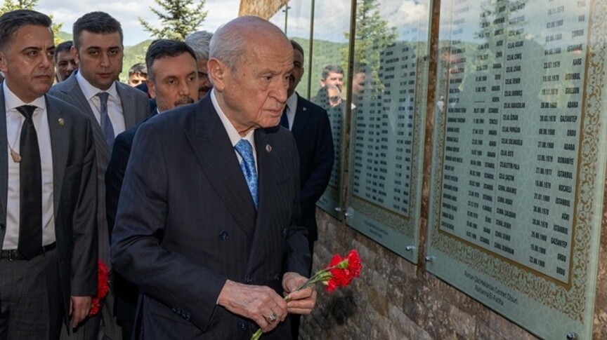 **Ülkücü Şehitler Anıtı'nın Ziyareti: MHP Genel Başkanı Bahçeli'nin Eylemi**