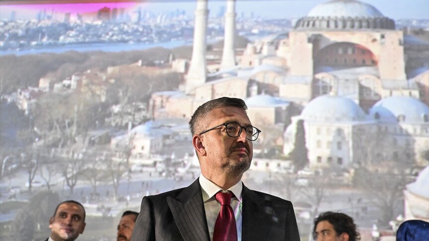 İletişim Başkanı Duran, "Fatih Sultan Mehmet ve İstanbul'un Fethi" temalı deneyim çadırını gezdi