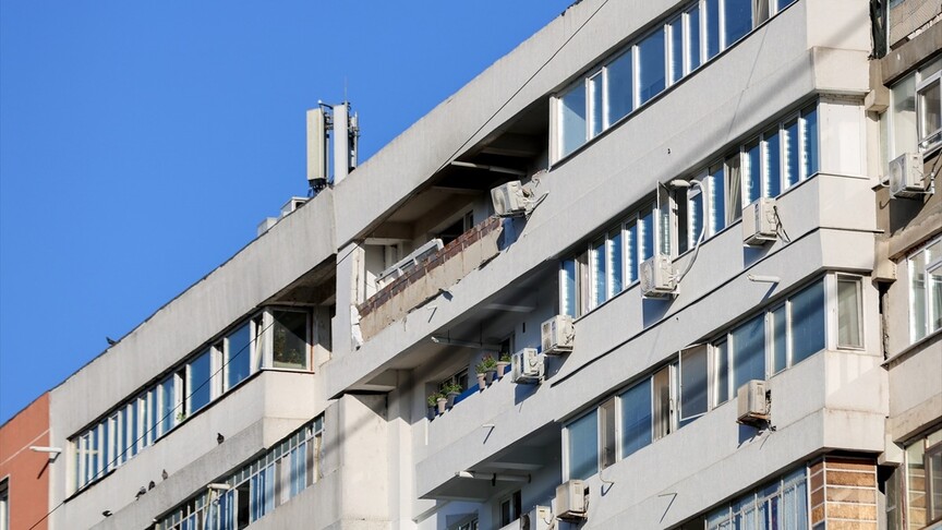 Romanya'da bir apartmana Rus İHA'sı düşmesi sonucu 2 kişi yaralandı