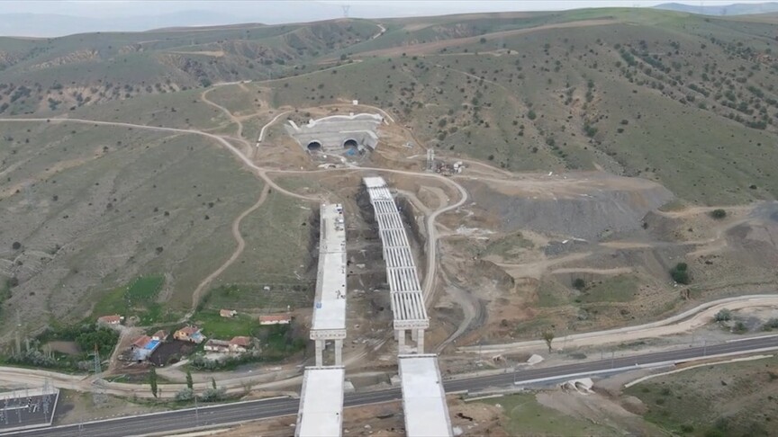 Kafkasya ve Orta Doğu'ya ulaşımı güçlendirecek Ankara-Kırıkkale-Delice Otoyolu'nda çalışmalar hızlandı