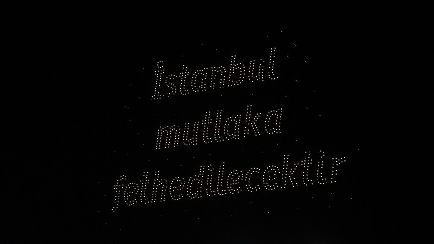 İstanbul'un fethinin 573. yıl dönümünde dronlu ışık gösterisi
