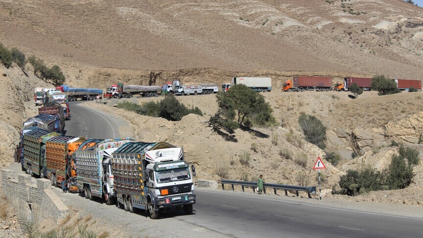 Kamioni që transportonte afganë të kthyer përmbyset  18 të vdekur në lindje të Afganistanit